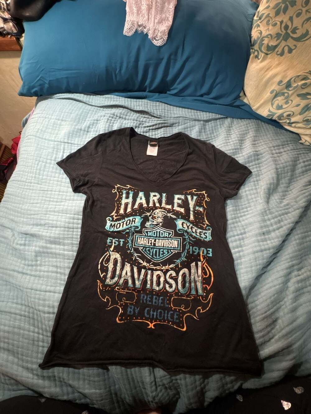 Harley-Davidson V-Neck T-Shirt Size M Black Outer Banks North Carolina